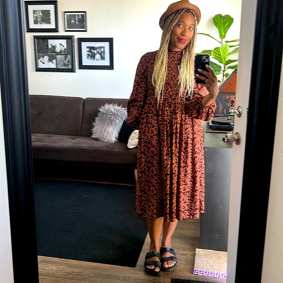 Lightweight, Balloon Sleeve, Smocked Floral Dress with Pockets - Picture 5 of 8